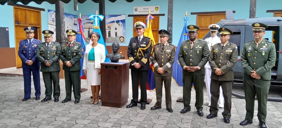 Embajada de Colombia participó en la develación del busto del Almirante Padilla en el Museo Militar de Honduras