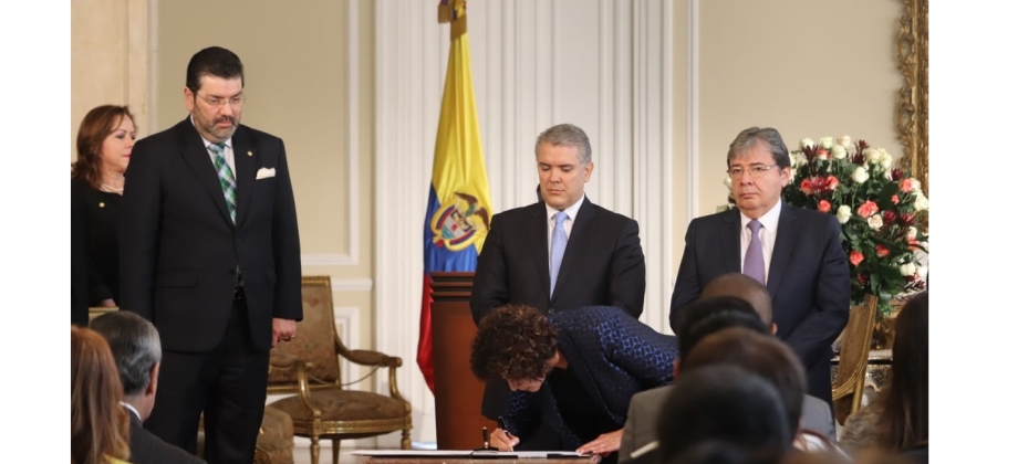 Presidente Iván Duque posesionó a Luz Marina Riveras Rojas como Embajadora de Colombia en la República de Honduras