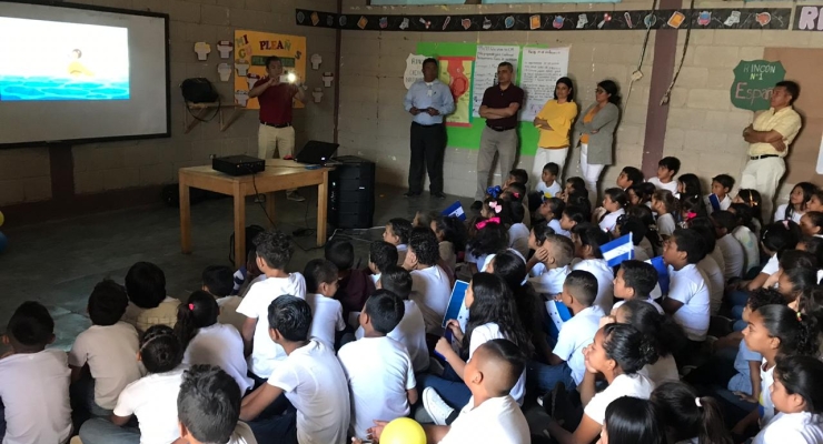 Embajada de Colombia presentó la serie animada “Guillermina y Candelario” en la Escuela la Quezada de Tegucigalpa