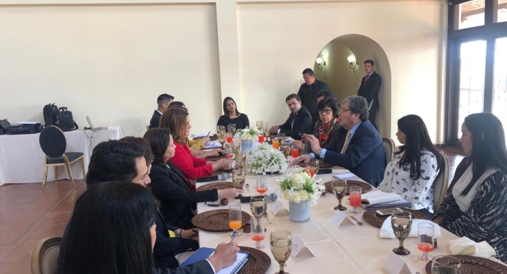 Los Cancilleres de Colombia, Carlos Holmes Trujillo, y de Honduras, María Dolores Agüero, presidieron un almuerzo de trabajo junto a sus delegaciones