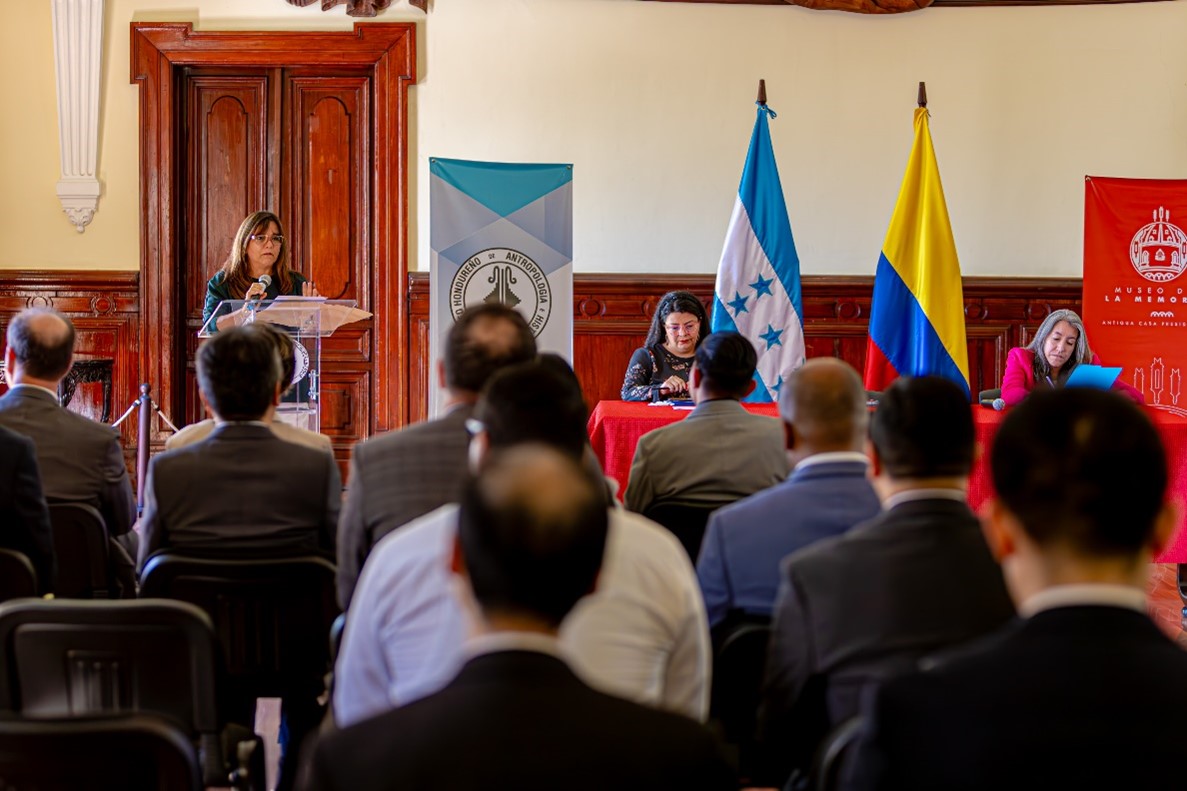 La Embajada de Colombia en Honduras realizó un taller y conversatorio sobre migración y periodismo