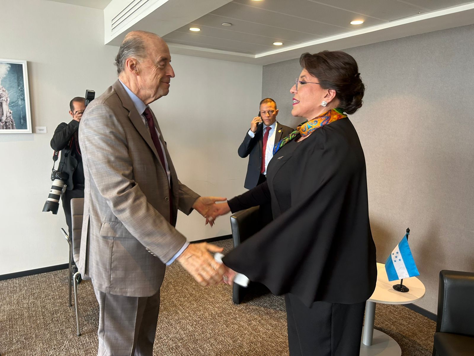 Presidente Petro y Canciller Leyva sostuvieron encuentro con la presidenta de Honduras, Xiomara Castro