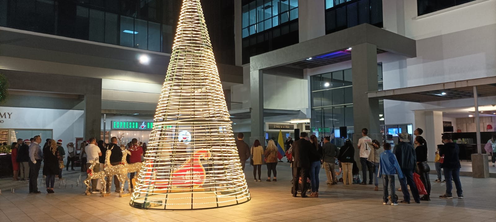 EMBAJADA DE COLOMBIA EN HONDURAS CELEBRA LA TRADICIONAL NOCHE DE LAS VELITAS