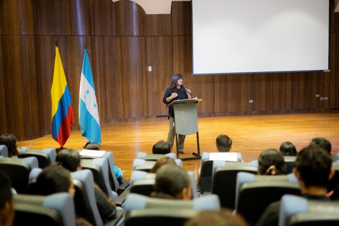 La literatura puente entre culturas diversas