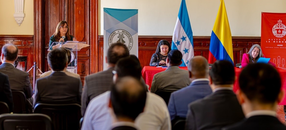 La Embajada de Colombia en Honduras realizó un taller y conversatorio sobre migración y periodismo