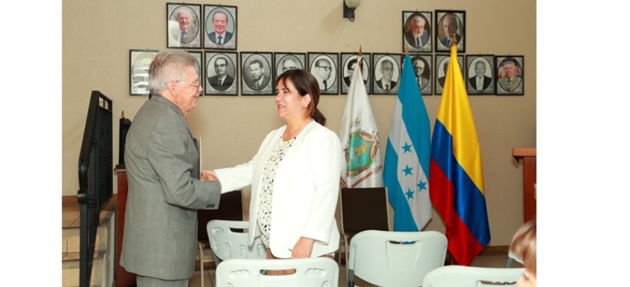 Colombia y Honduras rinden homenaje a Gabriel García Márquez