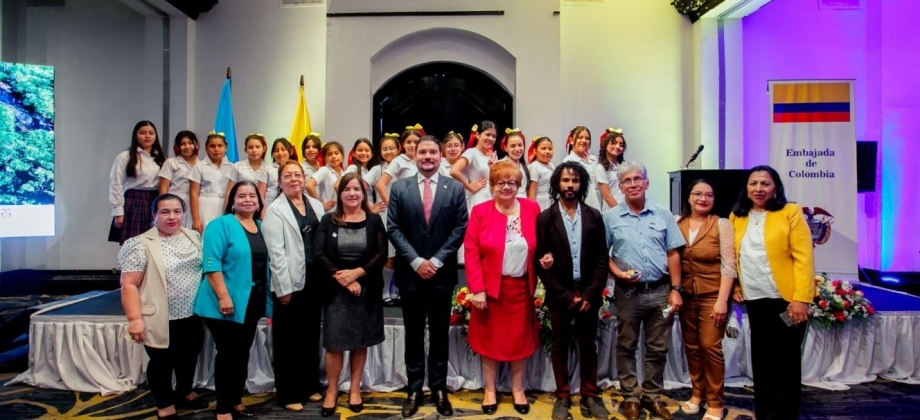 Conmemoración en Honduras de los 215 años de la Independencia de Colombia