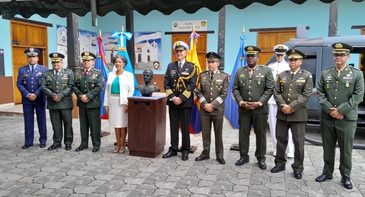 Embajada de Colombia participó en la develación del busto del Almirante Padilla en el Museo Militar de Honduras