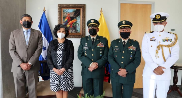 Embajadora Luz Marina Rivera se reunió con el Secretario de Defensa de Honduras